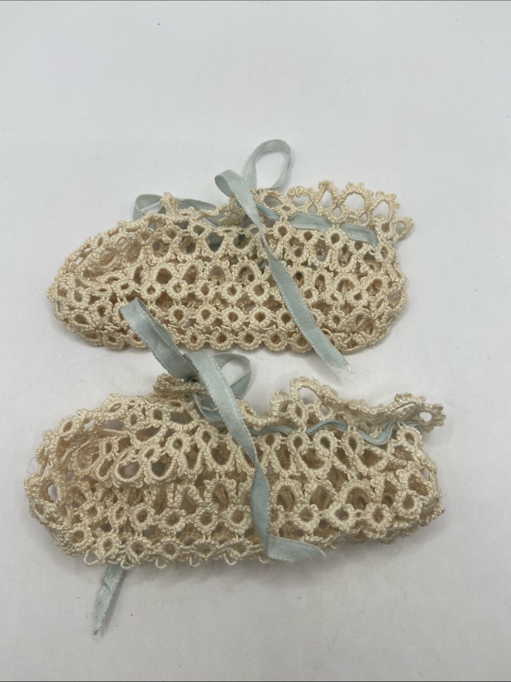 Vintage Handmade Crocheted Tatted Lace Baby Booties Cream/Ivory With Blue Ribbon - Picture 6 of 7